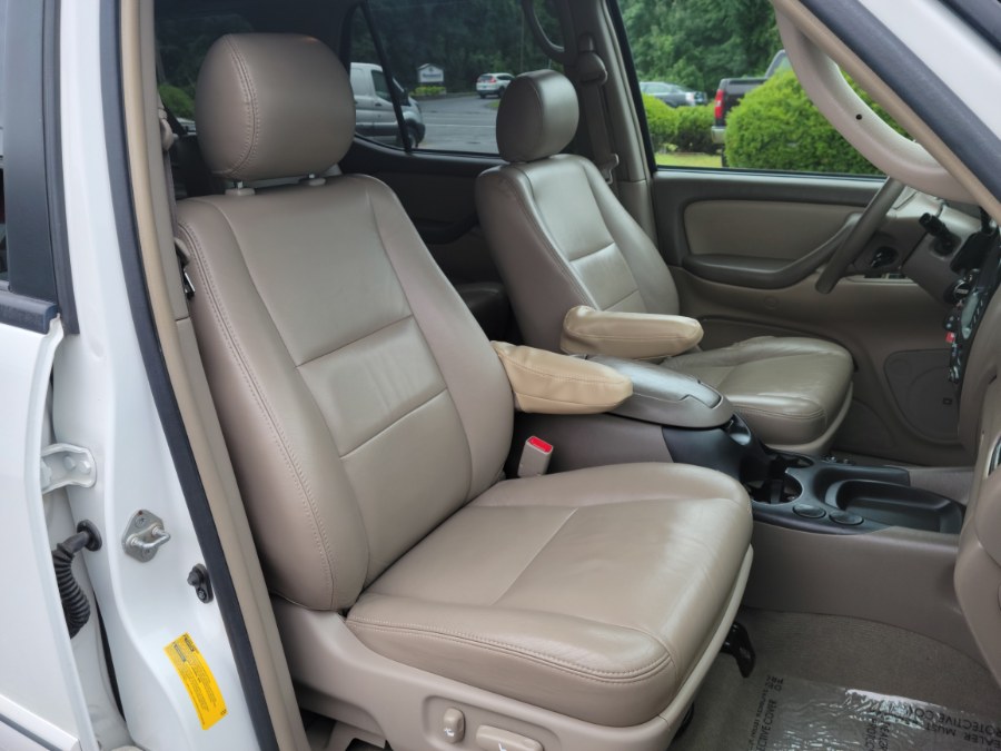 Used Toyota Sequoia SR5 4.7V8 4WD 3rd Raw W/Leather 2007 | Toro Auto. East Windsor, Connecticut Used Toyota Sequoia SR5 4.7V8 4WD 3rd Raw W/Leather 2007 | Toro Auto. East Windsor, Connecticut