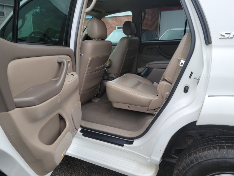 Used Toyota Sequoia SR5 4.7V8 4WD 3rd Raw W/Leather 2007 | Toro Auto. East Windsor, Connecticut Used Toyota Sequoia SR5 4.7V8 4WD 3rd Raw W/Leather 2007 | Toro Auto. East Windsor, Connecticut