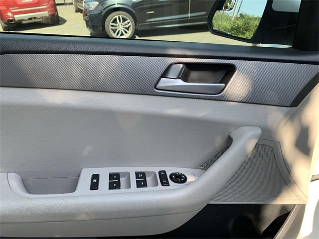 Used Hyundai Sonata SE 2015 | Wiz Leasing Inc. Stratford, Connecticut Used Hyundai Sonata SE 2015 | Wiz Leasing Inc. Stratford, Connecticut