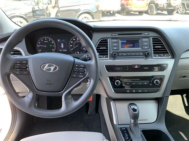 Used Hyundai Sonata SE 2015 | Wiz Leasing Inc. Stratford, Connecticut Used Hyundai Sonata SE 2015 | Wiz Leasing Inc. Stratford, Connecticut
