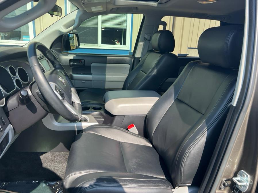 Used Toyota Sequoia 4WD 5.7L SR5 (Natl) 2015 | Century Auto And Truck. East Windsor, Connecticut Used Toyota Sequoia 4WD 5.7L SR5 (Natl) 2015 | Century Auto And Truck. East Windsor, Connecticut