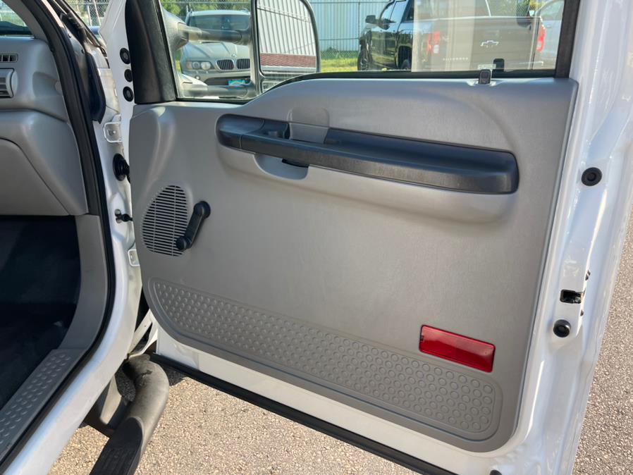 Used Ford Super Duty F-350 DRW Reg Cab 141" WB 60" CA XLT 4WD 2005 | Mike And Tony Auto Sales, Inc. South Windsor, Connecticut Used Ford Super Duty F-350 DRW Reg Cab 141" WB 60" CA XLT 4WD 2005 | Mike And Tony Auto Sales, Inc. South Windsor, Connecticut