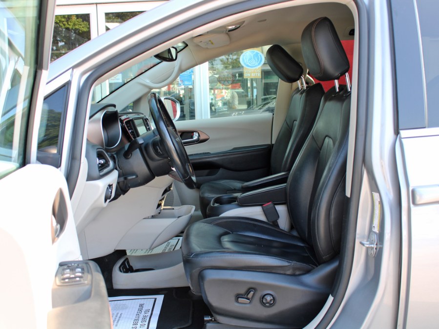 Used Chrysler Pacifica Touring L 2019 | Auto Expo Ent Inc.. Great Neck, New York Used Chrysler Pacifica Touring L 2019 | Auto Expo Ent Inc.. Great Neck, New York