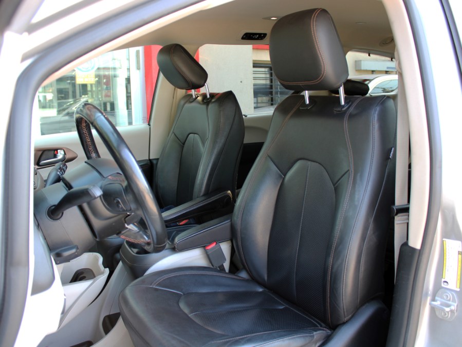 Used Chrysler Pacifica Touring L 2019 | Auto Expo Ent Inc.. Great Neck, New York Used Chrysler Pacifica Touring L 2019 | Auto Expo Ent Inc.. Great Neck, New York