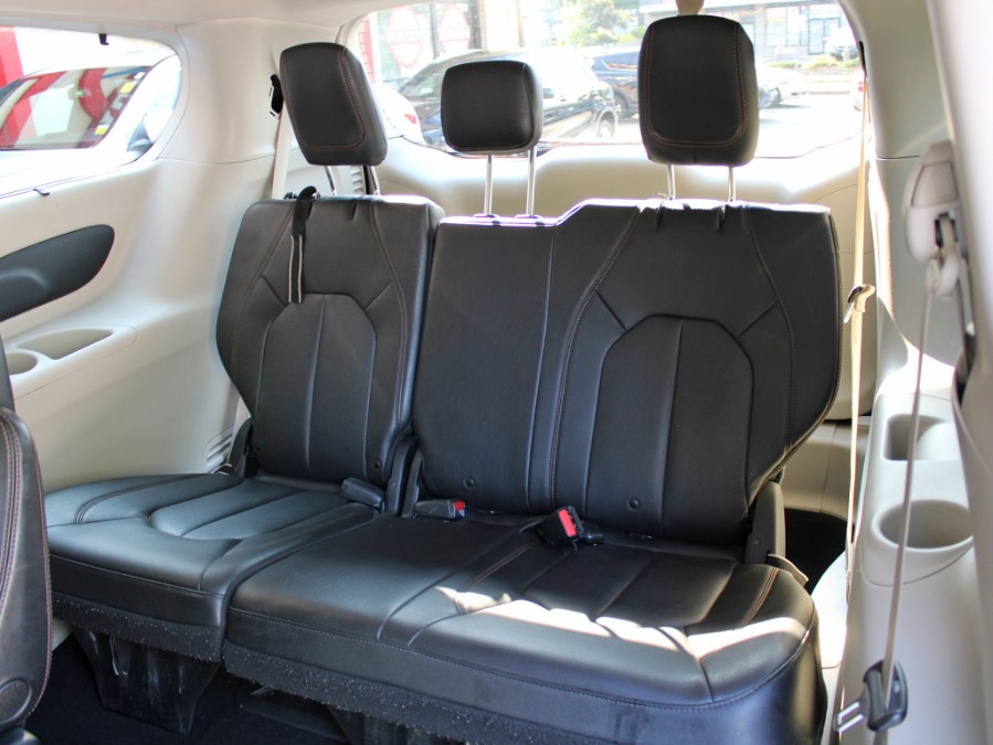 Used Chrysler Pacifica Touring L 2019 | Auto Expo Ent Inc.. Great Neck, New York Used Chrysler Pacifica Touring L 2019 | Auto Expo Ent Inc.. Great Neck, New York