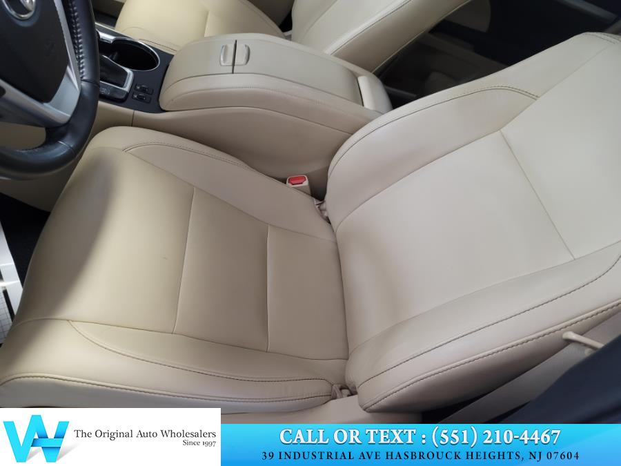 Used Toyota Highlander XLE V6 AWD (Natl) 2019 | AW Auto & Truck Wholesalers, Inc. Hasbrouck Heights, New Jersey Used Toyota Highlander XLE V6 AWD (Natl) 2019 | AW Auto & Truck Wholesalers, Inc. Hasbrouck Heights, New Jersey