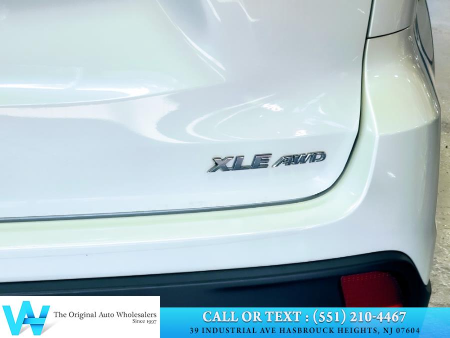 Used Toyota Highlander XLE V6 AWD (Natl) 2019 | AW Auto & Truck Wholesalers, Inc. Hasbrouck Heights, New Jersey Used Toyota Highlander XLE V6 AWD (Natl) 2019 | AW Auto & Truck Wholesalers, Inc. Hasbrouck Heights, New Jersey