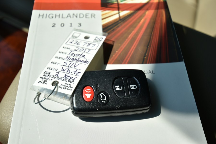 Used Toyota Highlander 4WD 4dr V6 Limited 2013 | Highline Car Connection. Waterbury, Connecticut Used Toyota Highlander 4WD 4dr V6 Limited 2013 | Highline Car Connection. Waterbury, Connecticut