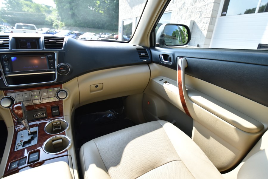 Used Toyota Highlander 4WD 4dr V6 Limited 2013 | Highline Car Connection. Waterbury, Connecticut Used Toyota Highlander 4WD 4dr V6 Limited 2013 | Highline Car Connection. Waterbury, Connecticut