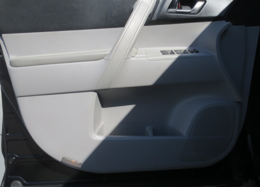 Used Toyota Highlander FWD 4dr L4 Base (Natl) 2011 | Auto Max Of Santa Ana. Santa Ana, California Used Toyota Highlander FWD 4dr L4 Base (Natl) 2011 | Auto Max Of Santa Ana. Santa Ana, California