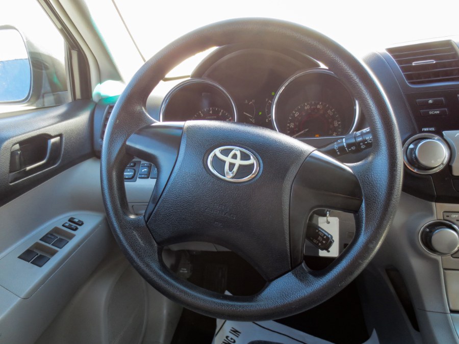 Used Toyota Highlander FWD 4dr L4 Base (Natl) 2011 | Auto Max Of Santa Ana. Santa Ana, California Used Toyota Highlander FWD 4dr L4 Base (Natl) 2011 | Auto Max Of Santa Ana. Santa Ana, California