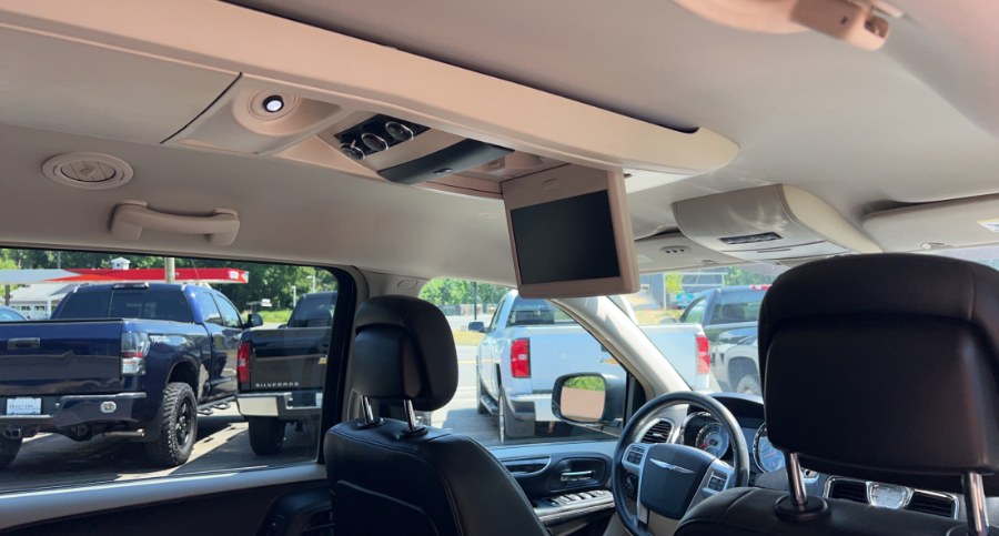 2012 Chrysler Town & Country 4dr Wgn Touring, available for sale in Waterbury, Connecticut | West End Automotive Center. Waterbury, Connecticut 2012 Chrysler Town & Country 4dr Wgn Touring, available for sale in Waterbury, Connecticut | West End Automotive Center. Waterbury, Connecticut