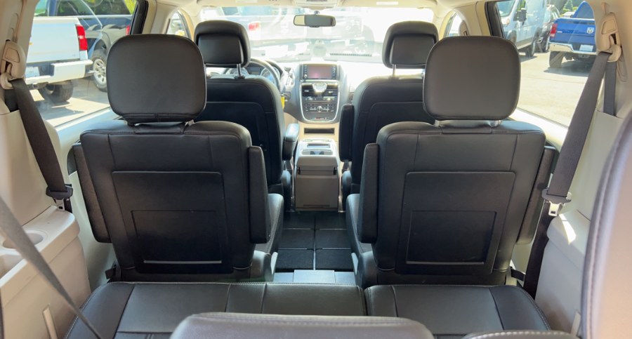 2012 Chrysler Town & Country 4dr Wgn Touring, available for sale in Waterbury, Connecticut | West End Automotive Center. Waterbury, Connecticut 2012 Chrysler Town & Country 4dr Wgn Touring, available for sale in Waterbury, Connecticut | West End Automotive Center. Waterbury, Connecticut
