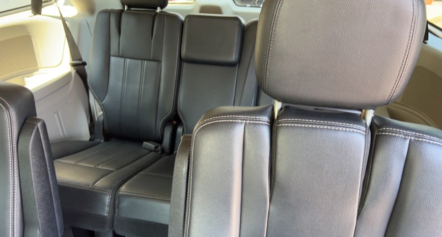 2012 Chrysler Town & Country 4dr Wgn Touring, available for sale in Waterbury, Connecticut | West End Automotive Center. Waterbury, Connecticut 2012 Chrysler Town & Country 4dr Wgn Touring, available for sale in Waterbury, Connecticut | West End Automotive Center. Waterbury, Connecticut