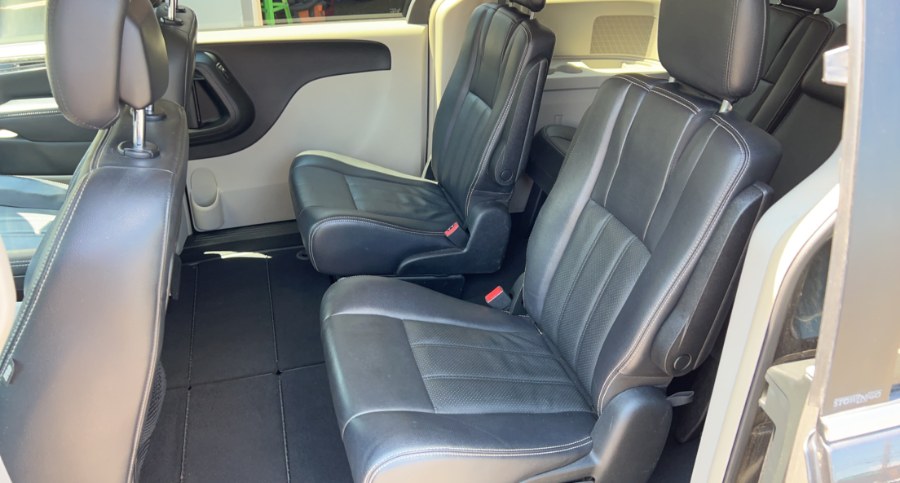 2012 Chrysler Town & Country 4dr Wgn Touring, available for sale in Waterbury, Connecticut | West End Automotive Center. Waterbury, Connecticut 2012 Chrysler Town & Country 4dr Wgn Touring, available for sale in Waterbury, Connecticut | West End Automotive Center. Waterbury, Connecticut