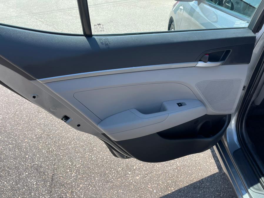Used Hyundai Elantra SE 2.0L Auto (Ulsan Plant) 2017 | Mike And Tony Auto Sales, Inc. South Windsor, Connecticut Used Hyundai Elantra SE 2.0L Auto (Ulsan Plant) 2017 | Mike And Tony Auto Sales, Inc. South Windsor, Connecticut