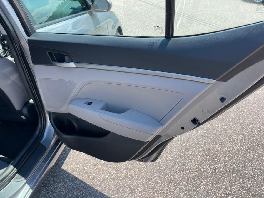 Used Hyundai Elantra SE 2.0L Auto (Ulsan Plant) 2017 | Mike And Tony Auto Sales, Inc. South Windsor, Connecticut Used Hyundai Elantra SE 2.0L Auto (Ulsan Plant) 2017 | Mike And Tony Auto Sales, Inc. South Windsor, Connecticut