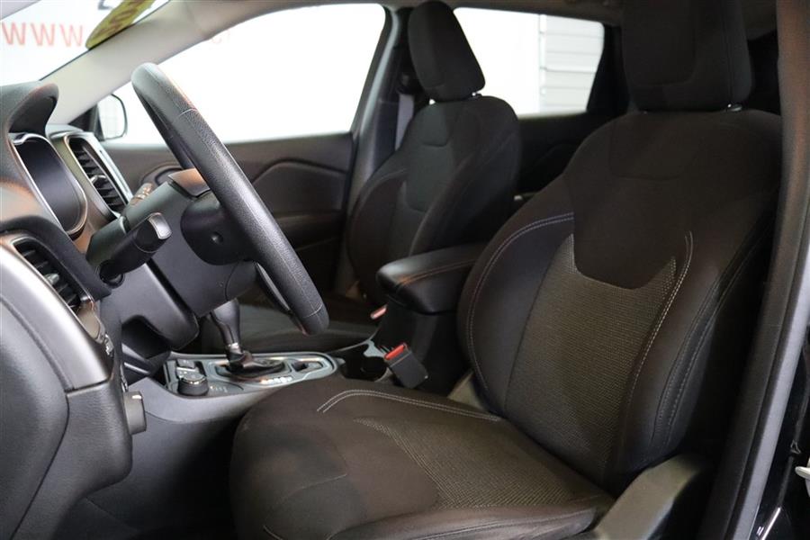 2019 Jeep Cherokee LATITUDE, available for sale in Paterson, New Jersey | Fast Track Motors. Paterson, New Jersey 2019 Jeep Cherokee LATITUDE, available for sale in Paterson, New Jersey | Fast Track Motors. Paterson, New Jersey
