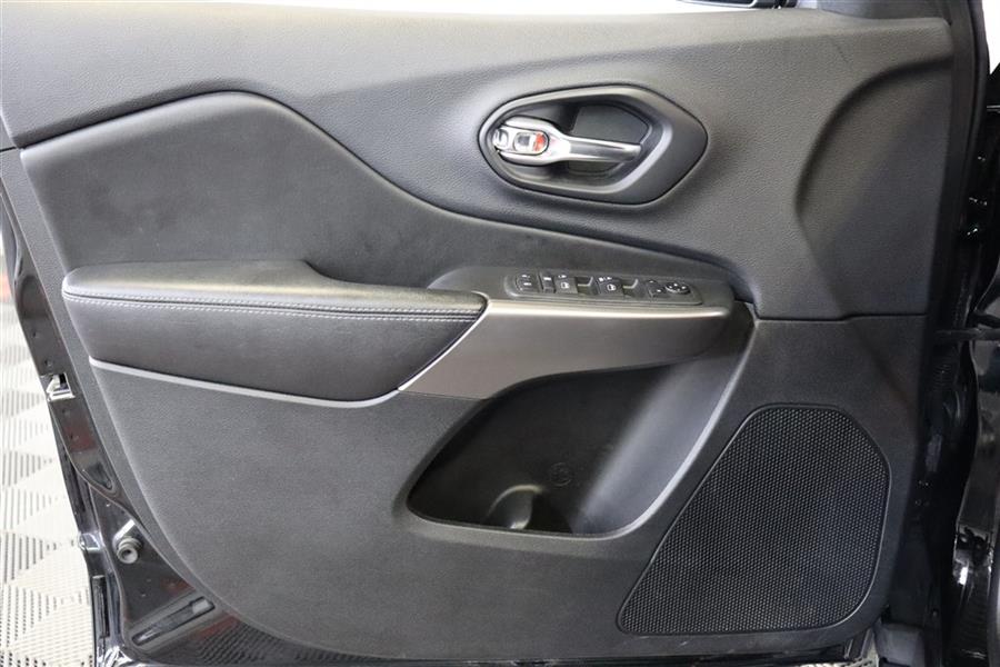 2019 Jeep Cherokee LATITUDE, available for sale in Paterson, New Jersey | Fast Track Motors. Paterson, New Jersey 2019 Jeep Cherokee LATITUDE, available for sale in Paterson, New Jersey | Fast Track Motors. Paterson, New Jersey