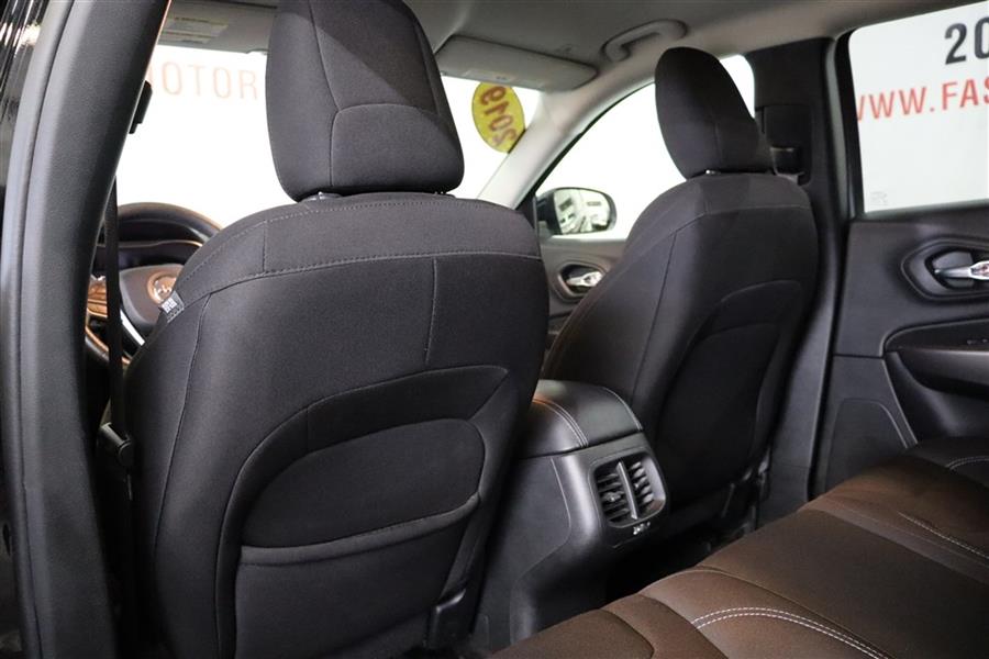 2019 Jeep Cherokee LATITUDE, available for sale in Paterson, New Jersey | Fast Track Motors. Paterson, New Jersey 2019 Jeep Cherokee LATITUDE, available for sale in Paterson, New Jersey | Fast Track Motors. Paterson, New Jersey