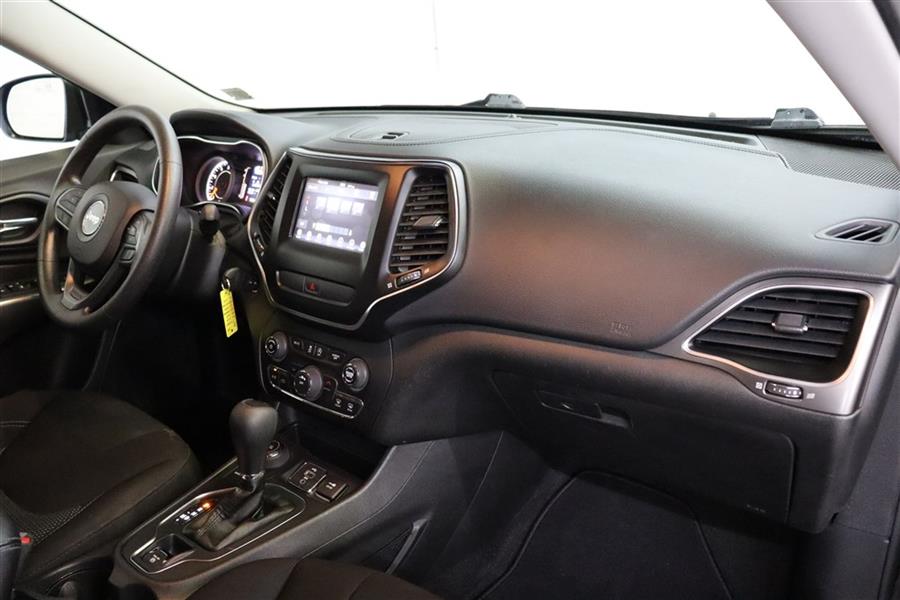 2019 Jeep Cherokee LATITUDE, available for sale in Paterson, New Jersey | Fast Track Motors. Paterson, New Jersey 2019 Jeep Cherokee LATITUDE, available for sale in Paterson, New Jersey | Fast Track Motors. Paterson, New Jersey