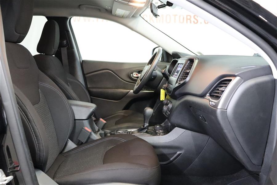 2019 Jeep Cherokee LATITUDE, available for sale in Paterson, New Jersey | Fast Track Motors. Paterson, New Jersey 2019 Jeep Cherokee LATITUDE, available for sale in Paterson, New Jersey | Fast Track Motors. Paterson, New Jersey