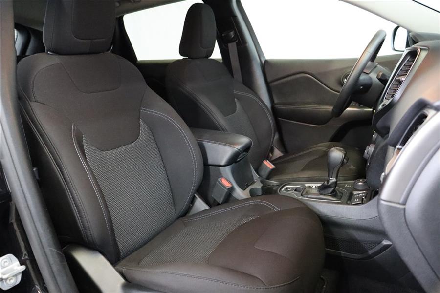 2019 Jeep Cherokee LATITUDE, available for sale in Paterson, New Jersey | Fast Track Motors. Paterson, New Jersey 2019 Jeep Cherokee LATITUDE, available for sale in Paterson, New Jersey | Fast Track Motors. Paterson, New Jersey