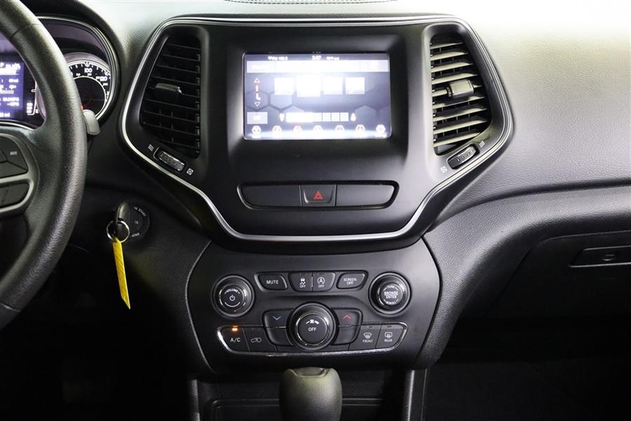 2019 Jeep Cherokee LATITUDE, available for sale in Paterson, New Jersey | Fast Track Motors. Paterson, New Jersey 2019 Jeep Cherokee LATITUDE, available for sale in Paterson, New Jersey | Fast Track Motors. Paterson, New Jersey