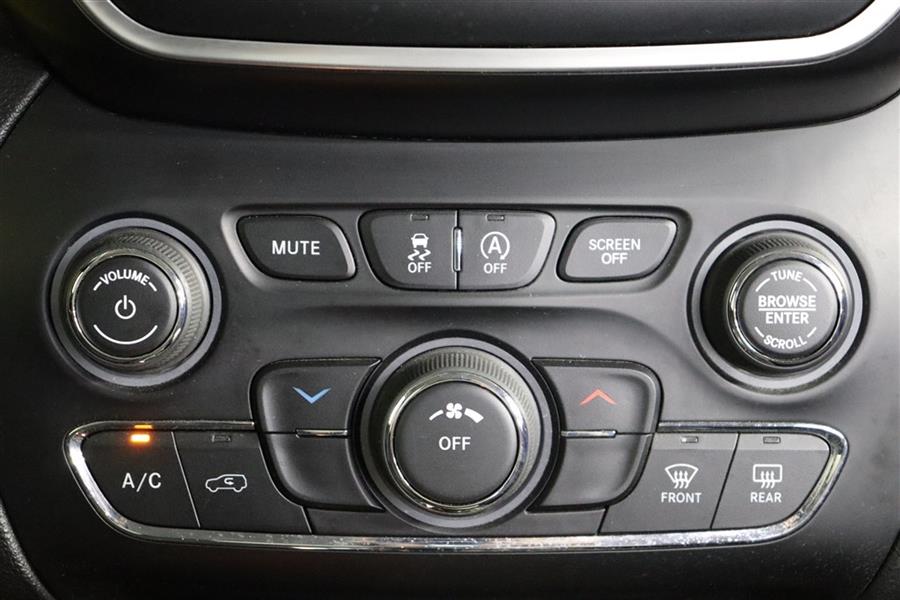 2019 Jeep Cherokee LATITUDE, available for sale in Paterson, New Jersey | Fast Track Motors. Paterson, New Jersey 2019 Jeep Cherokee LATITUDE, available for sale in Paterson, New Jersey | Fast Track Motors. Paterson, New Jersey