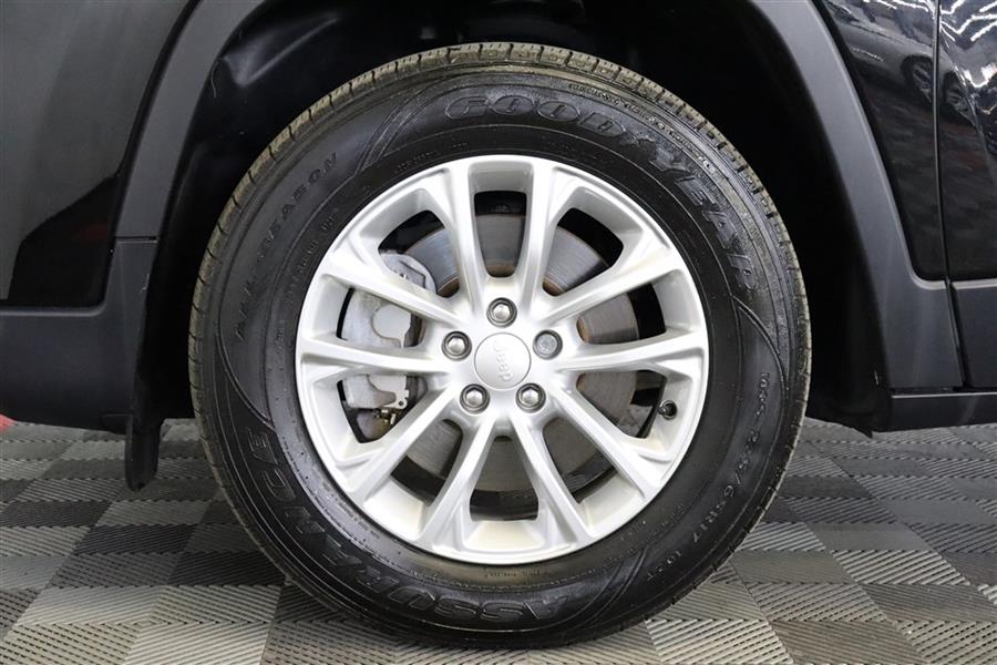 2019 Jeep Cherokee LATITUDE, available for sale in Paterson, New Jersey | Fast Track Motors. Paterson, New Jersey 2019 Jeep Cherokee LATITUDE, available for sale in Paterson, New Jersey | Fast Track Motors. Paterson, New Jersey