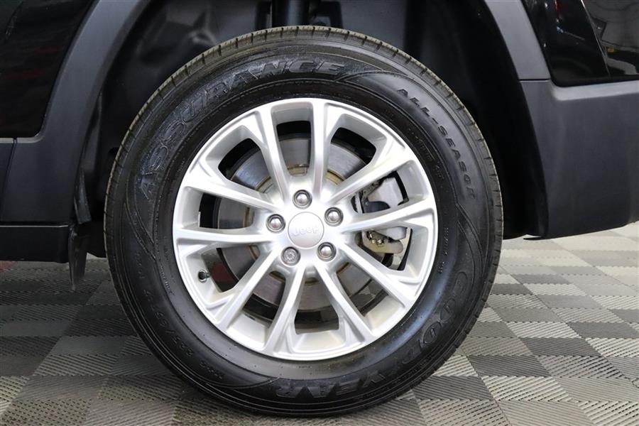 2019 Jeep Cherokee LATITUDE, available for sale in Paterson, New Jersey | Fast Track Motors. Paterson, New Jersey 2019 Jeep Cherokee LATITUDE, available for sale in Paterson, New Jersey | Fast Track Motors. Paterson, New Jersey