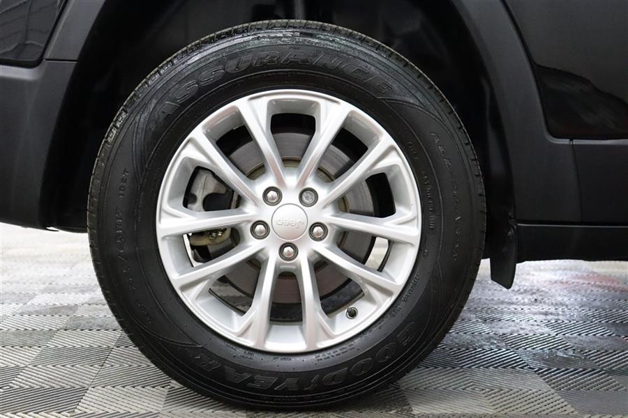 2019 Jeep Cherokee LATITUDE, available for sale in Paterson, New Jersey | Fast Track Motors. Paterson, New Jersey 2019 Jeep Cherokee LATITUDE, available for sale in Paterson, New Jersey | Fast Track Motors. Paterson, New Jersey