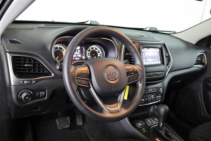 2019 Jeep Cherokee LATITUDE, available for sale in Paterson, New Jersey | Fast Track Motors. Paterson, New Jersey 2019 Jeep Cherokee LATITUDE, available for sale in Paterson, New Jersey | Fast Track Motors. Paterson, New Jersey
