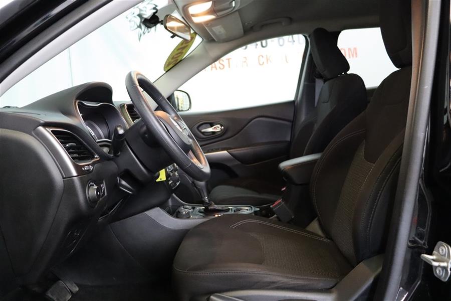 2019 Jeep Cherokee LATITUDE, available for sale in Paterson, New Jersey | Fast Track Motors. Paterson, New Jersey 2019 Jeep Cherokee LATITUDE, available for sale in Paterson, New Jersey | Fast Track Motors. Paterson, New Jersey