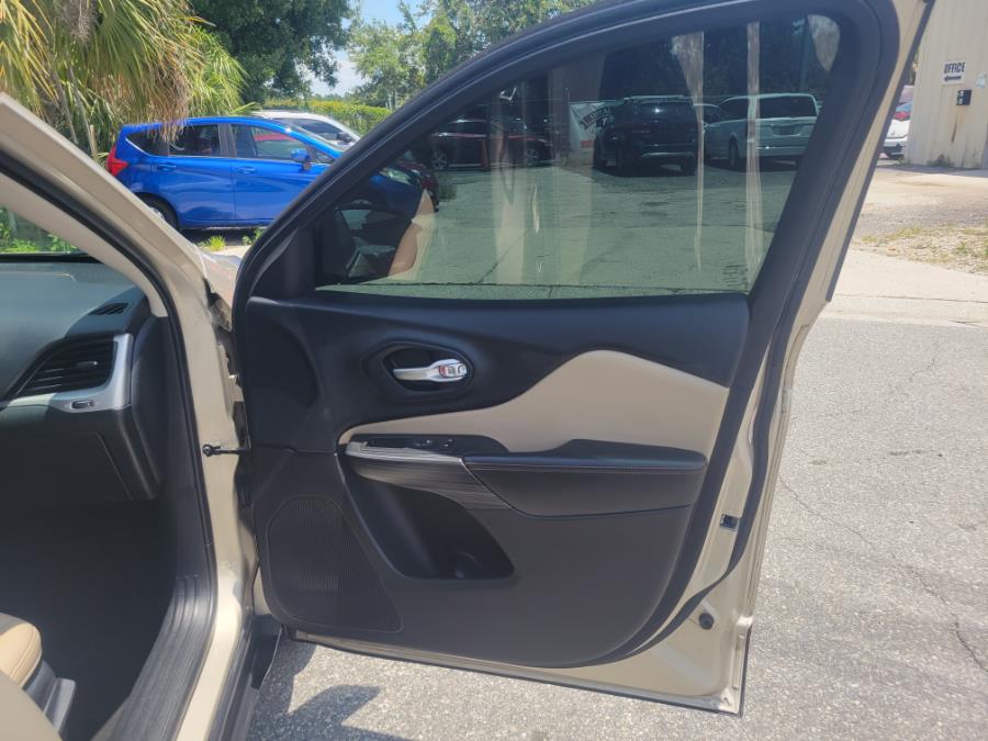 Used Jeep Cherokee FWD 4dr Limited 2015 | Ideal Auto Sales & Repairs. Orlando, Florida Used Jeep Cherokee FWD 4dr Limited 2015 | Ideal Auto Sales & Repairs. Orlando, Florida