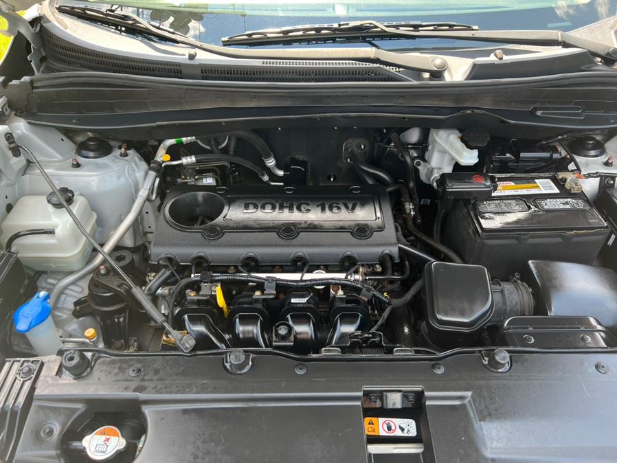 Used Hyundai Tucson AWD 4dr Auto GLS 2013 | Main Auto of Berlin. Berlin, Connecticut Used Hyundai Tucson AWD 4dr Auto GLS 2013 | Main Auto of Berlin. Berlin, Connecticut
