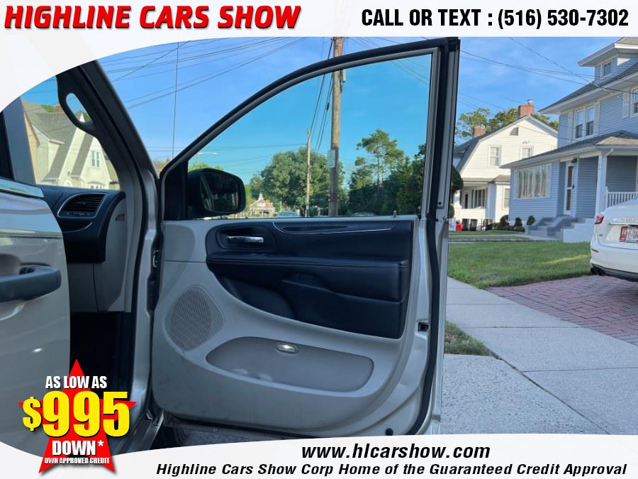 2013 Chrysler Town & Country 4dr Wgn Touring, available for sale in West Hempstead, New York | Highline Cars Show Corp. West Hempstead, New York 2013 Chrysler Town & Country 4dr Wgn Touring, available for sale in West Hempstead, New York | Highline Cars Show Corp. West Hempstead, New York