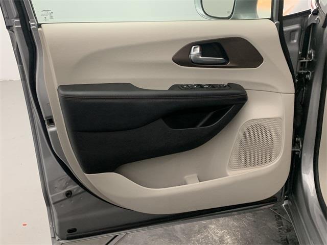 Used Chrysler Pacifica Touring L 2019 | Eastchester Motor Cars. Bronx, New York Used Chrysler Pacifica Touring L 2019 | Eastchester Motor Cars. Bronx, New York