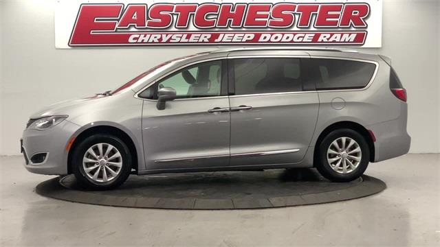 Used Chrysler Pacifica Touring L 2019 | Eastchester Motor Cars. Bronx, New York Used Chrysler Pacifica Touring L 2019 | Eastchester Motor Cars. Bronx, New York