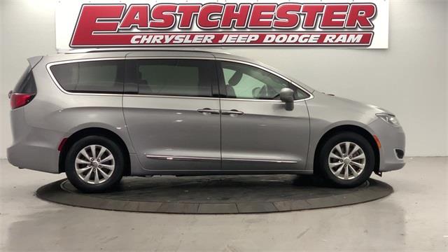 Used Chrysler Pacifica Touring L 2019 | Eastchester Motor Cars. Bronx, New York Used Chrysler Pacifica Touring L 2019 | Eastchester Motor Cars. Bronx, New York