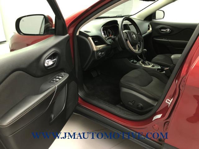 2016 Jeep Cherokee 4WD 4dr Latitude, available for sale in Naugatuck, Connecticut | J&M Automotive Sls&Svc LLC. Naugatuck, Connecticut 2016 Jeep Cherokee 4WD 4dr Latitude, available for sale in Naugatuck, Connecticut | J&M Automotive Sls&Svc LLC. Naugatuck, Connecticut