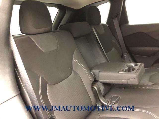 2016 Jeep Cherokee 4WD 4dr Latitude, available for sale in Naugatuck, Connecticut | J&M Automotive Sls&Svc LLC. Naugatuck, Connecticut 2016 Jeep Cherokee 4WD 4dr Latitude, available for sale in Naugatuck, Connecticut | J&M Automotive Sls&Svc LLC. Naugatuck, Connecticut