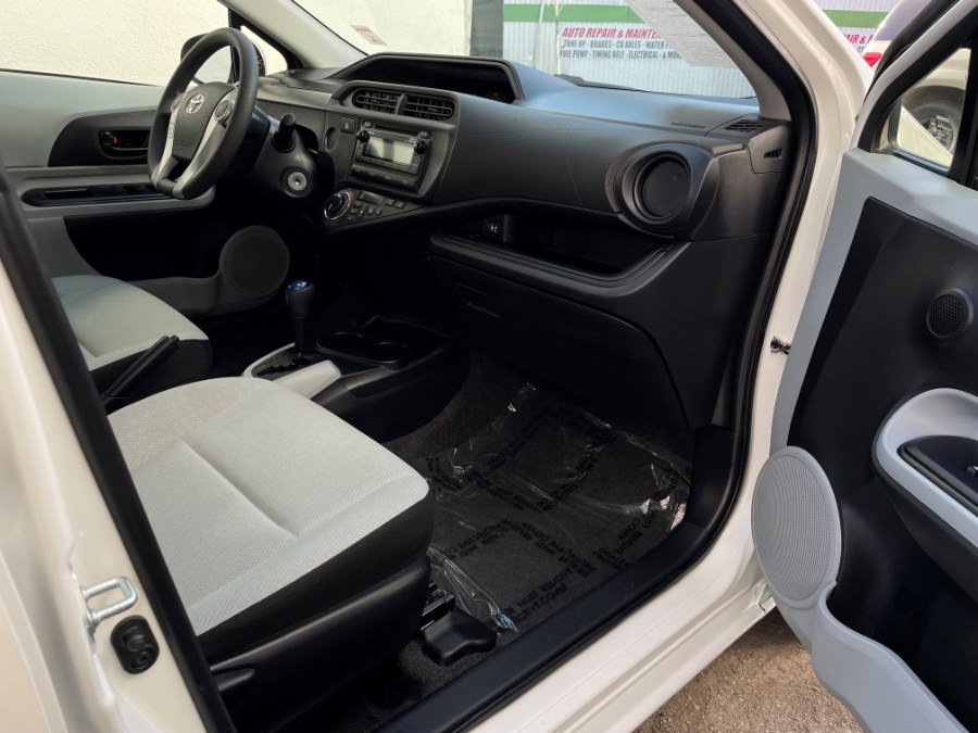 2013 Toyota Prius c 5dr HB Three (Natl), available for sale in Corona, California | Green Light Auto. Corona, California 2013 Toyota Prius c 5dr HB Three (Natl), available for sale in Corona, California | Green Light Auto. Corona, California