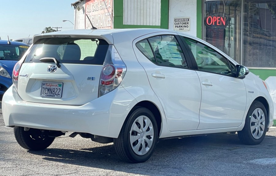 2013 Toyota Prius c 5dr HB Three (Natl), available for sale in Corona, California | Green Light Auto. Corona, California 2013 Toyota Prius c 5dr HB Three (Natl), available for sale in Corona, California | Green Light Auto. Corona, California