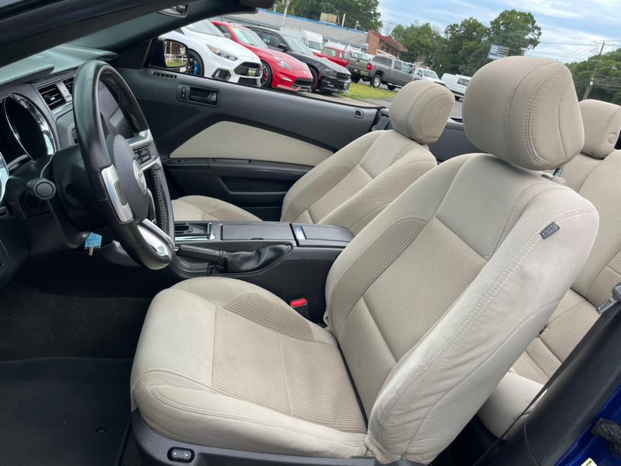 2014 Ford Mustang 2dr Conv V6, available for sale in South Windsor, Connecticut | Mike And Tony Auto Sales, Inc. South Windsor, Connecticut 2014 Ford Mustang 2dr Conv V6, available for sale in South Windsor, Connecticut | Mike And Tony Auto Sales, Inc. South Windsor, Connecticut