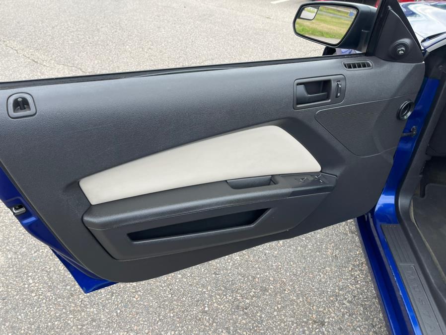 2014 Ford Mustang 2dr Conv V6, available for sale in South Windsor, Connecticut | Mike And Tony Auto Sales, Inc. South Windsor, Connecticut 2014 Ford Mustang 2dr Conv V6, available for sale in South Windsor, Connecticut | Mike And Tony Auto Sales, Inc. South Windsor, Connecticut