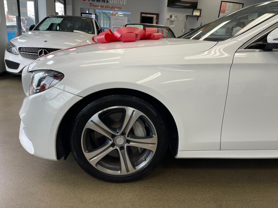 Used Mercedes-Benz E-Class E 300 Luxury RWD Sedan 2017 | 5 Towns Drive. Inwood, New York Used Mercedes-Benz E-Class E 300 Luxury RWD Sedan 2017 | 5 Towns Drive. Inwood, New York