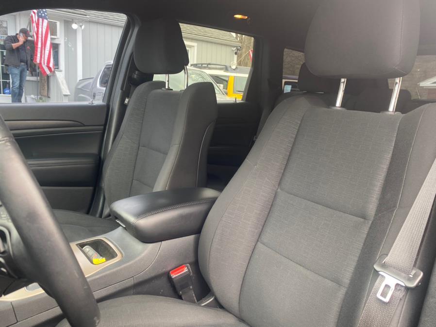 Used Jeep Grand Cherokee 4WD 4dr Altitude 2015 | Lava Motors 2 Inc. Canton, Connecticut Used Jeep Grand Cherokee 4WD 4dr Altitude 2015 | Lava Motors 2 Inc. Canton, Connecticut