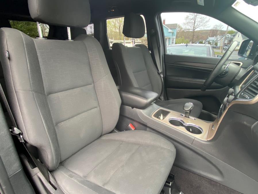 Used Jeep Grand Cherokee 4WD 4dr Altitude 2015 | Lava Motors 2 Inc. Canton, Connecticut Used Jeep Grand Cherokee 4WD 4dr Altitude 2015 | Lava Motors 2 Inc. Canton, Connecticut