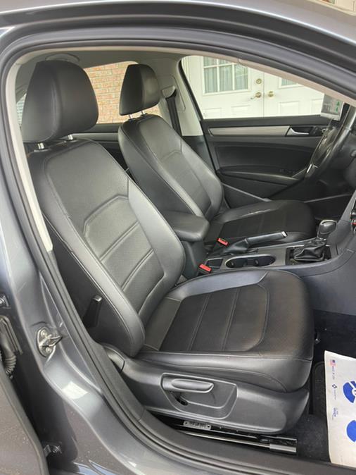 Used Volkswagen Passat 4dr Sdn 2.5L Auto SE PZEV *Ltd Avail* 2014 | Supreme Automotive. New Britain, Connecticut Used Volkswagen Passat 4dr Sdn 2.5L Auto SE PZEV *Ltd Avail* 2014 | Supreme Automotive. New Britain, Connecticut